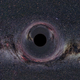 Simulación de un agujero negro con una masa de diez soles, a una distancia de 600 kilómetros, con la vía láctea al fondo. Wikimedia Commons